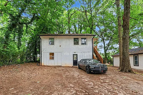 2496 Lester St #A Photo 1
