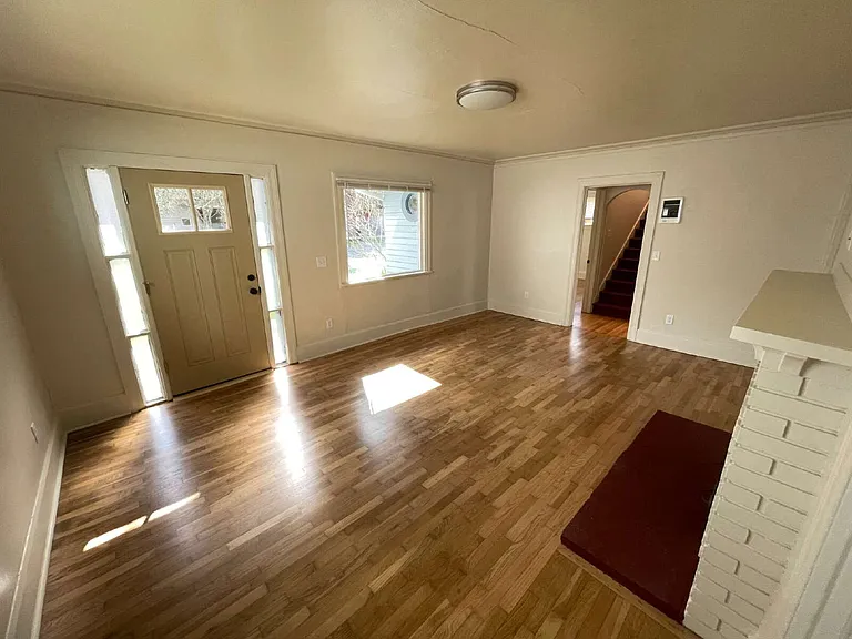 1648 Pearl St — Photo 3