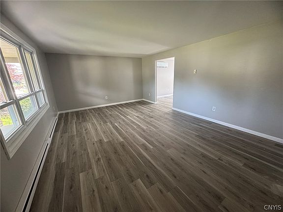 4th image of 110 Lake Country Dr