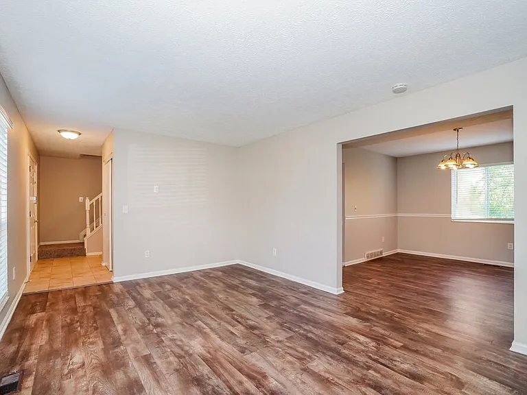 593 Bridgewater Ct — Photo 4
