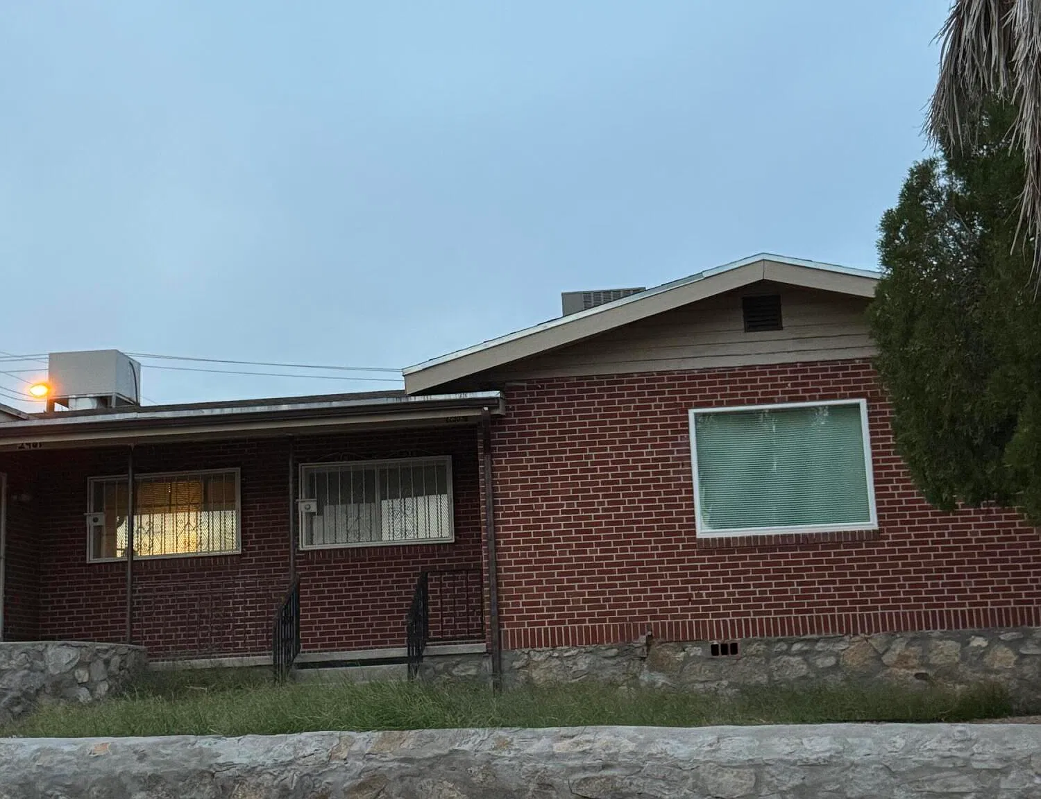 2 bed, 1.0 bath, 1100 sqft, $1,800 — Photo 2