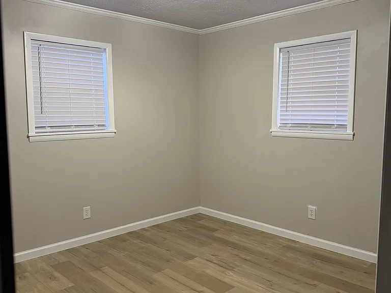 2559 Saint Clair St — Photo 5