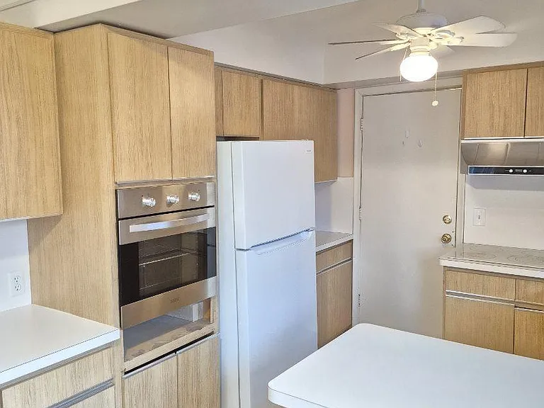 832 Harcourt Rd — Photo 7