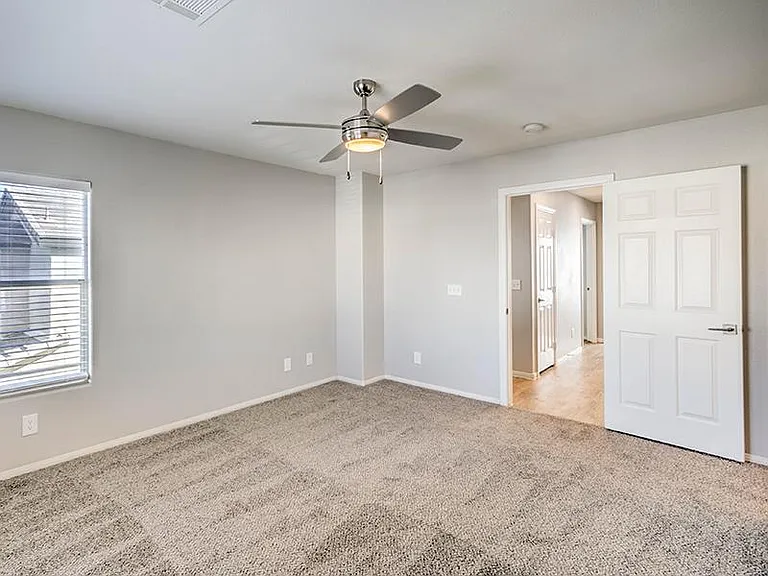 Suncrest Townhomes — Photo 8