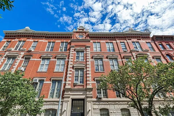 Rented by Compass | media 31