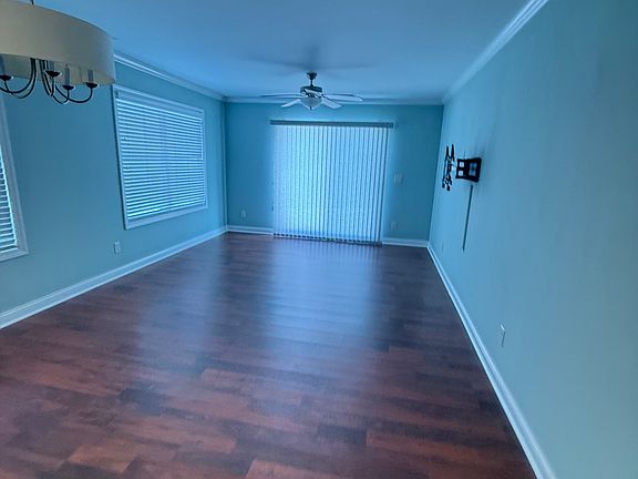 3rd image of 425 Crescent Ct