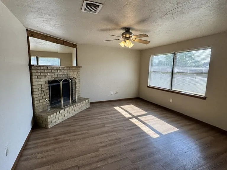 8606 S Drexel Pl — Photo 12