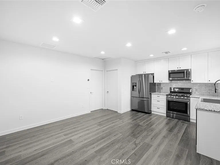 915 Cornell — Photo 5