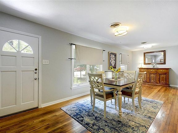 2nd image of 5207 Valley Oak Dr