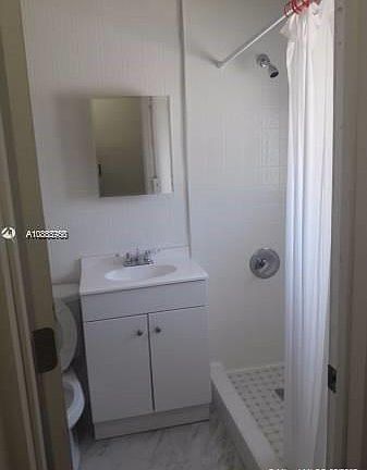 4th image of 402 Foster Ave #402