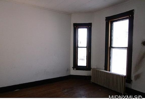 4th image of 1547 Kemble St