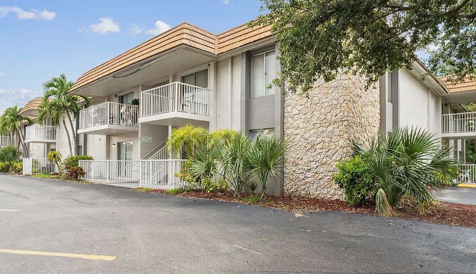 1st image of 1830 Maravilla Ave APT 805