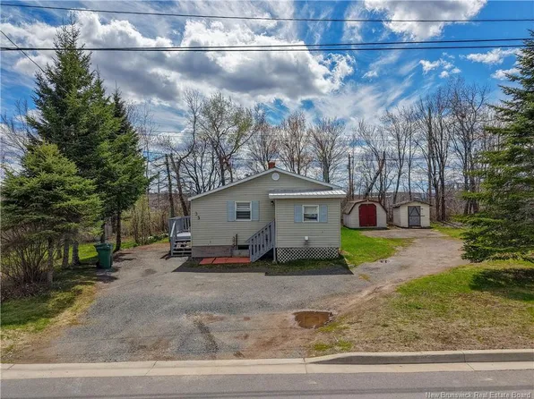 33 Terrance St, Fredericton, NB E3G 0K1