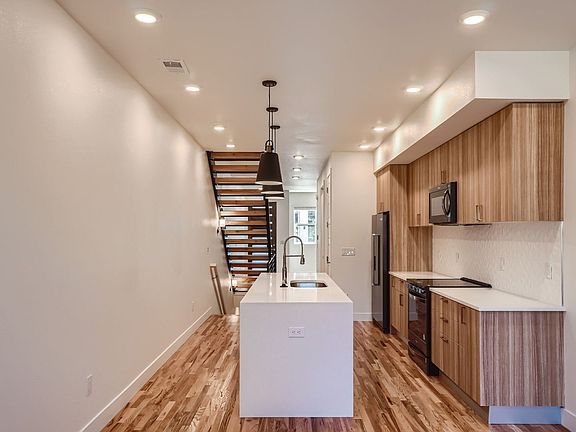 5th image of 2861 Fairfax St