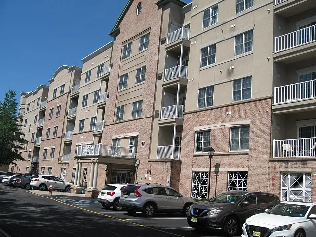 2 bed, 1183 sqft, $3,200 — Photo 2
