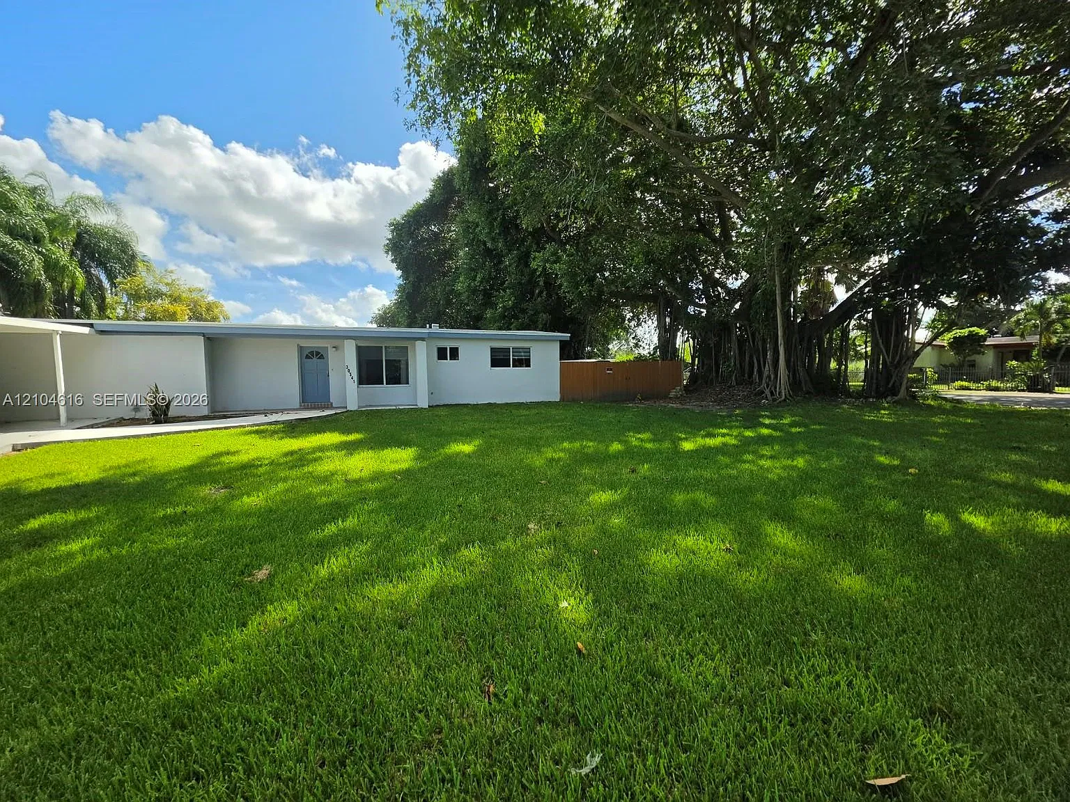 R J Clark Manor — Photo 1