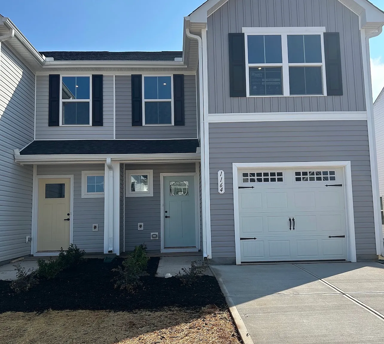 3 bed, 1442 sqft, $1,900 — Photo 1