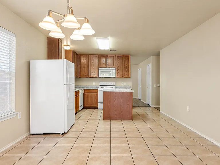7400 Cayenne Ln — Photo 8
