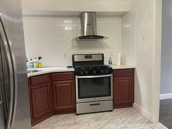 3rd image of 1422 Wolf St Floor 1