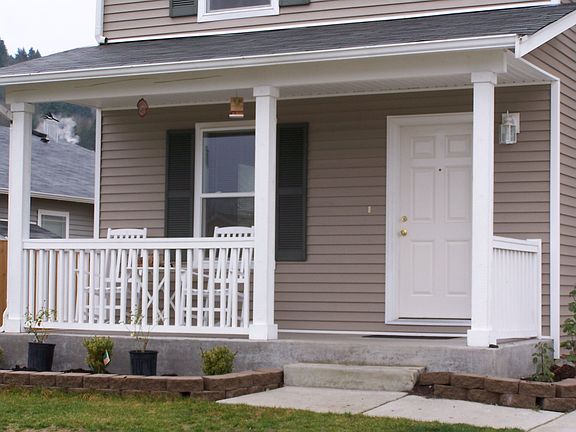 2nd image of 210 Nelsen St NE