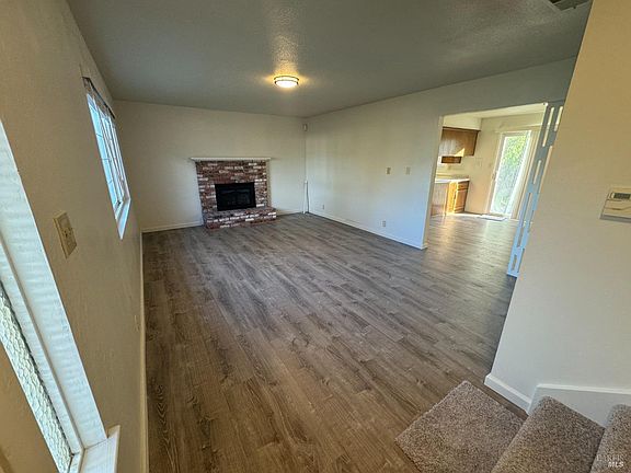 2nd image of 569 W Monte Vista Ave
