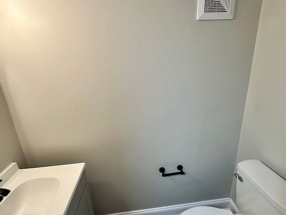 3rd image of 370 Wallace Rd APT G12