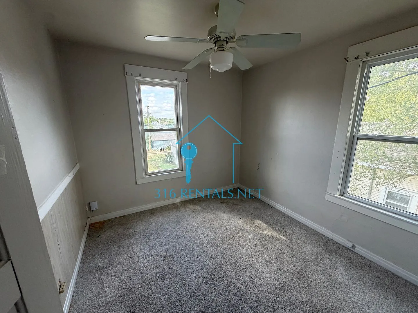 524 N Oak St — Photo 2