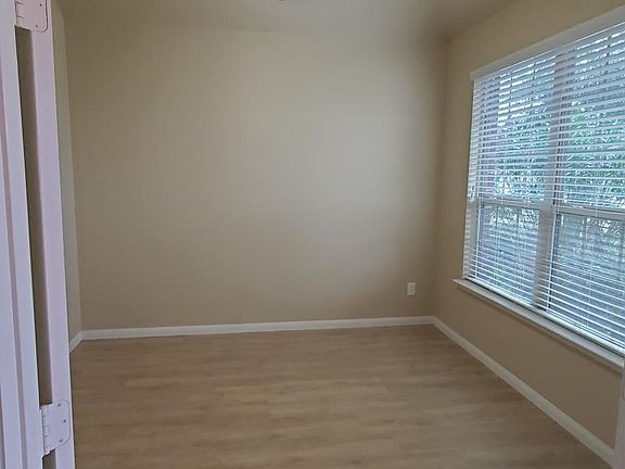 3rd image of 330 Kendall Crest Dr