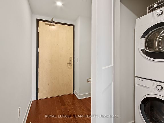 5th image of 340 Queen St #2402