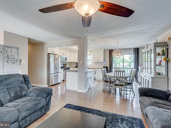 4th image of 223 Fairmount Ave