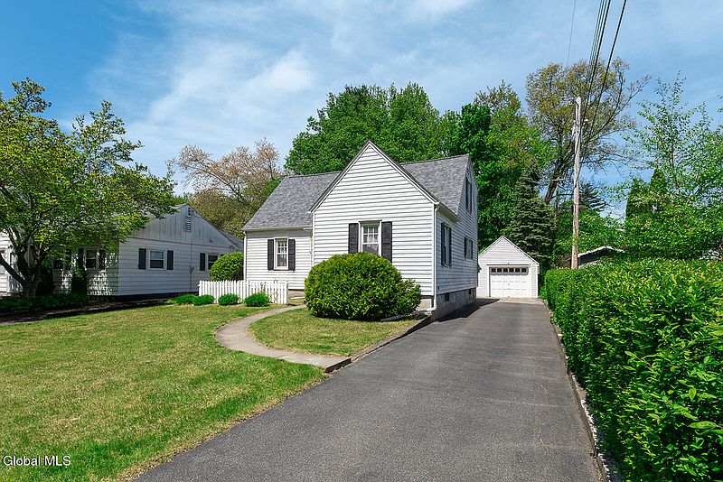 3rd image of 22 Westlyn Court