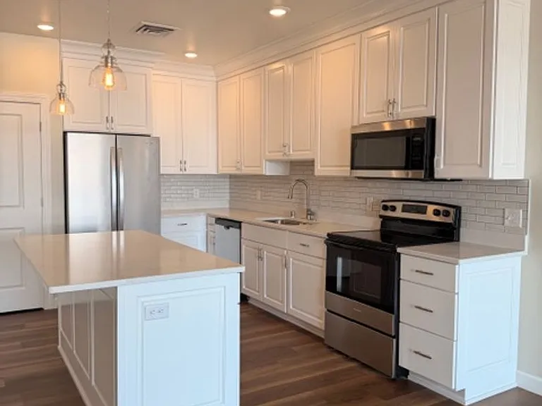 Brand New - War Eagle Apartments in the River Point District — Photo 19