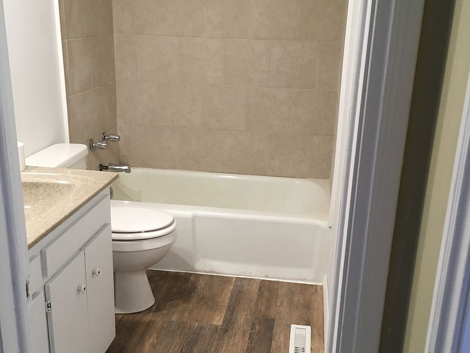 2nd image of 962 N Belmont Ave