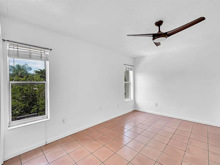 1005 SW 15th Ave #10 — Photo 16