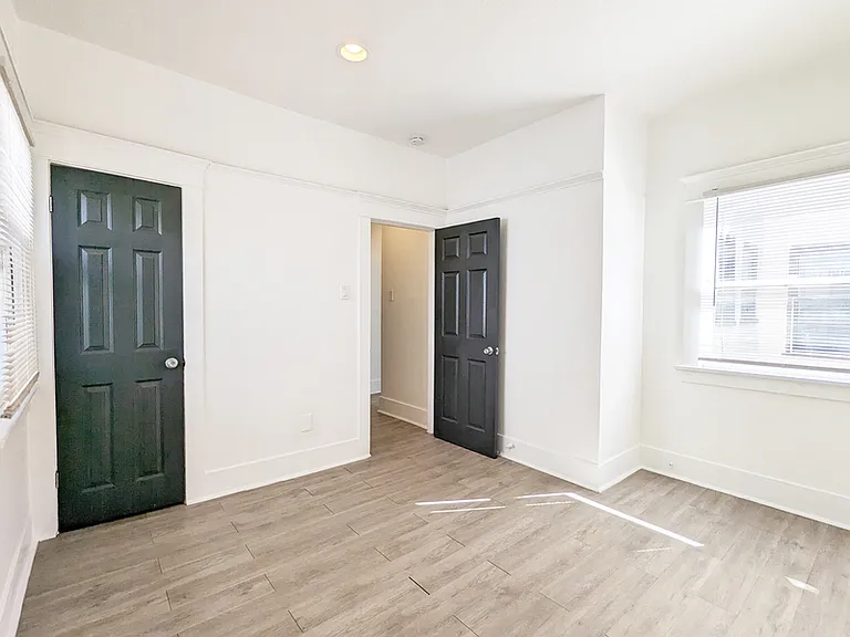 435 W 4th St #1/2 — Photo 8