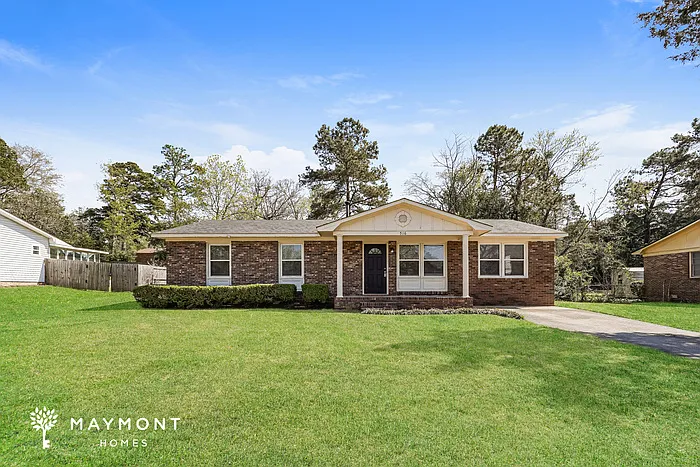 3 bed, 2.0 bath, 1400 sqft, $1,645 — Photo 1