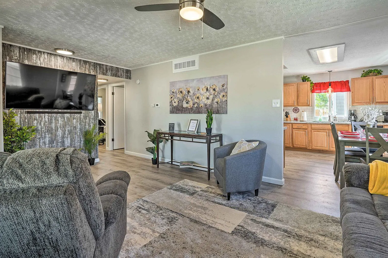3 bed, 2.0 bath, 1194 sqft, $2,785 — Photo 3