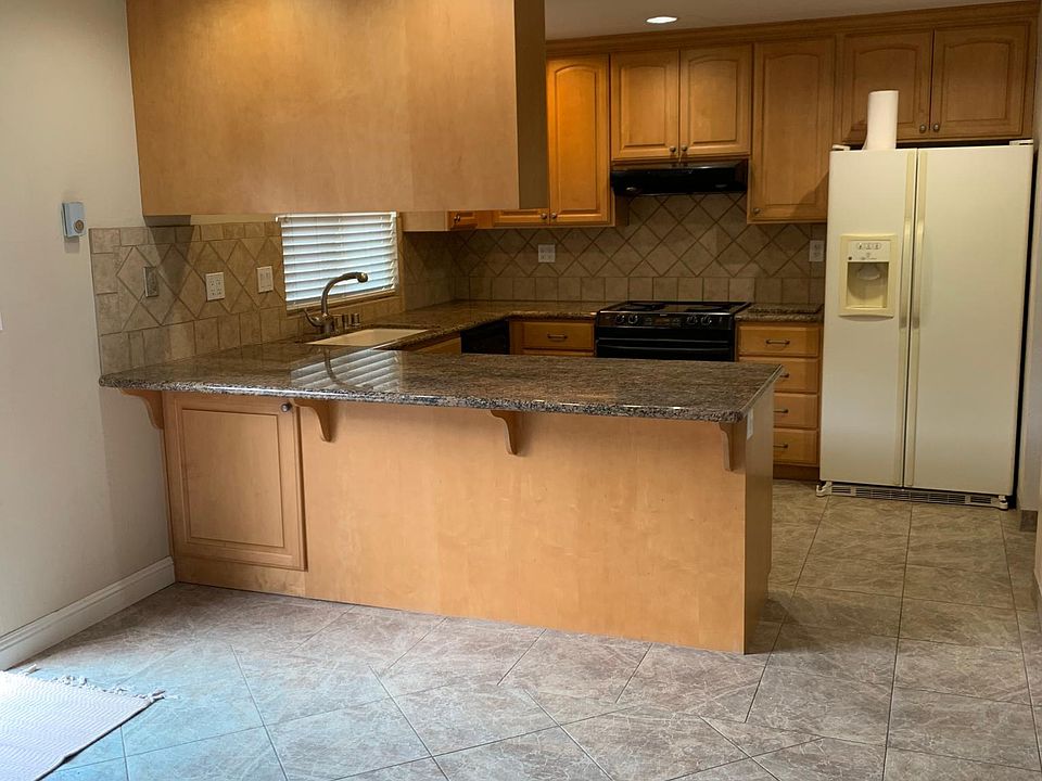 2nd image of 15104 Yosemite Way