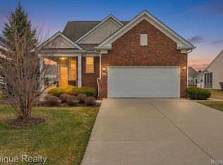 9415 Sand Hill Dr, Grand Blanc, MI