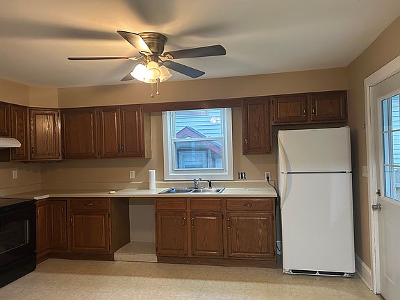 2nd image of 575 Cherry St #1