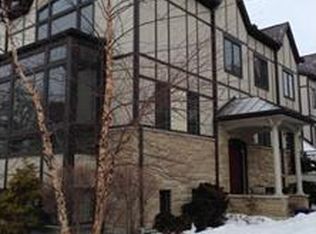 2413 Derbyshire Ct, Cleveland Heights, OH 44106