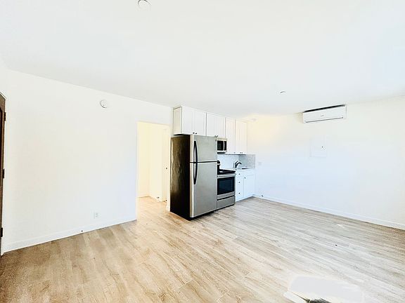 4th image of 2508 Pacific Ave APT 4