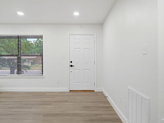5th image of 4596 Monpellier Dr