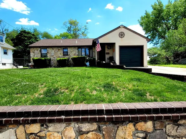 28 E Mill Rd, Maple Shade, NJ 08052