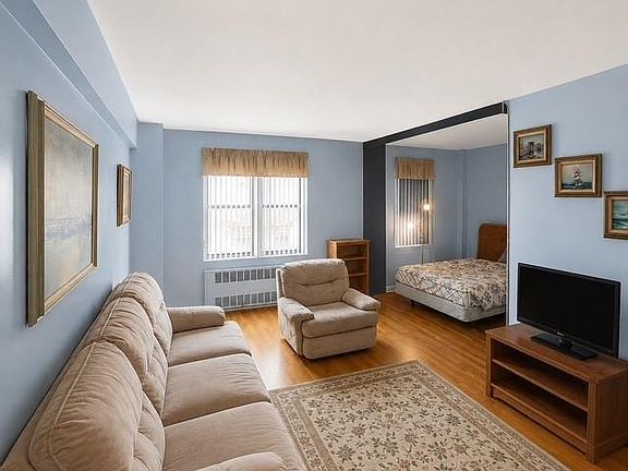 5th image of 665 Thwaites Place #5X