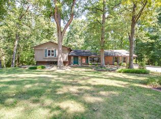 1800 Arrowhead Ln, Godfrey, IL 62035