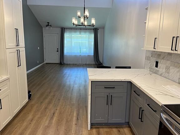 4th image of 10156 English Oak Way