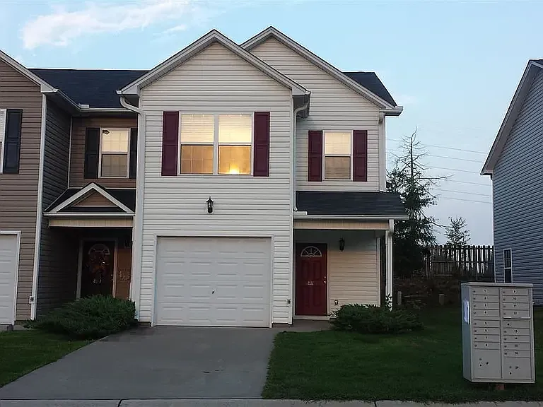 3 bed, 2.5 bath, 1312 sqft, $1,500 — Photo 1