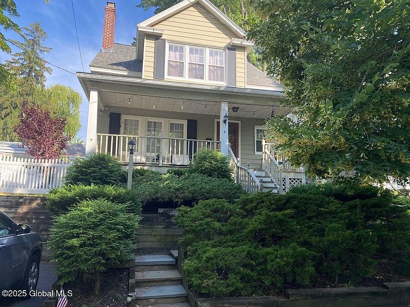 3rd image of 4 Fairlawn Avenue