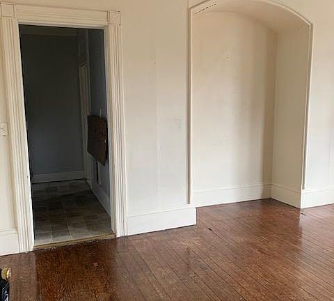 3rd image of 121 Washington Ave #B2